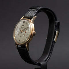 Universal Genève Triple calendrier 11307 - L'Atelier du Temps