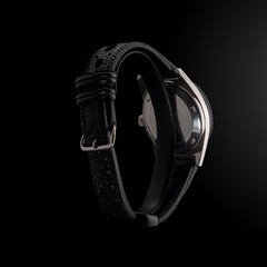 Montre LIP Dauphine vue de dos côté opposé, mettant en valeur le fond acier et la fixation du bracele