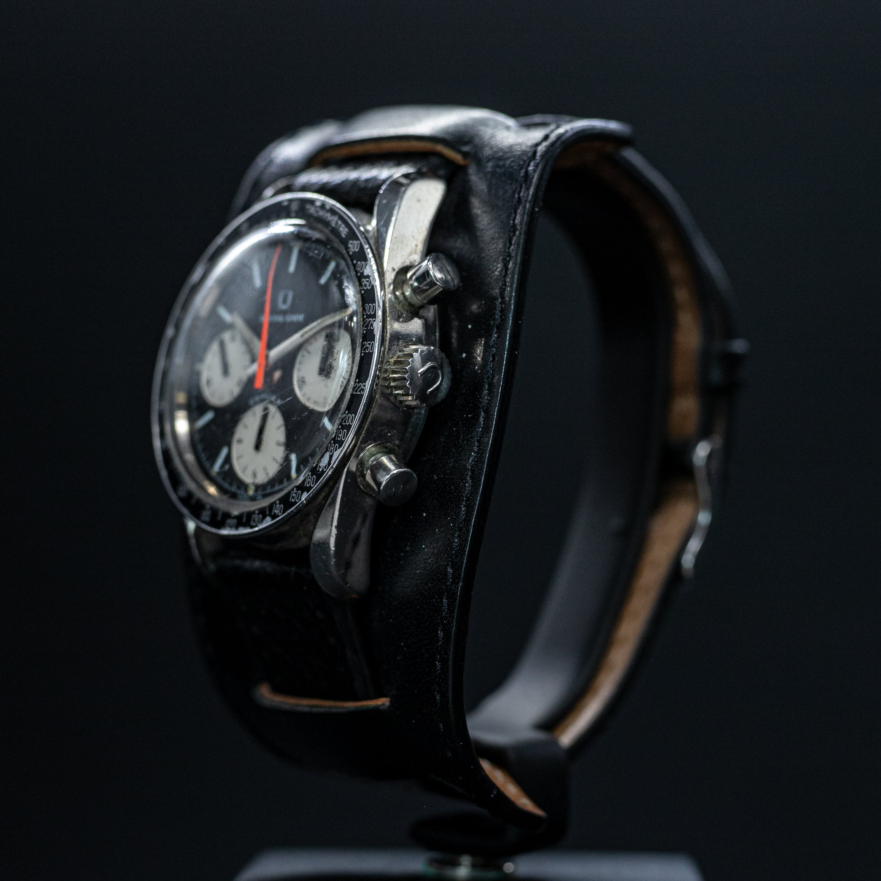 Universal Genève Compax "Evil Nina" - L'Atelier du Temps