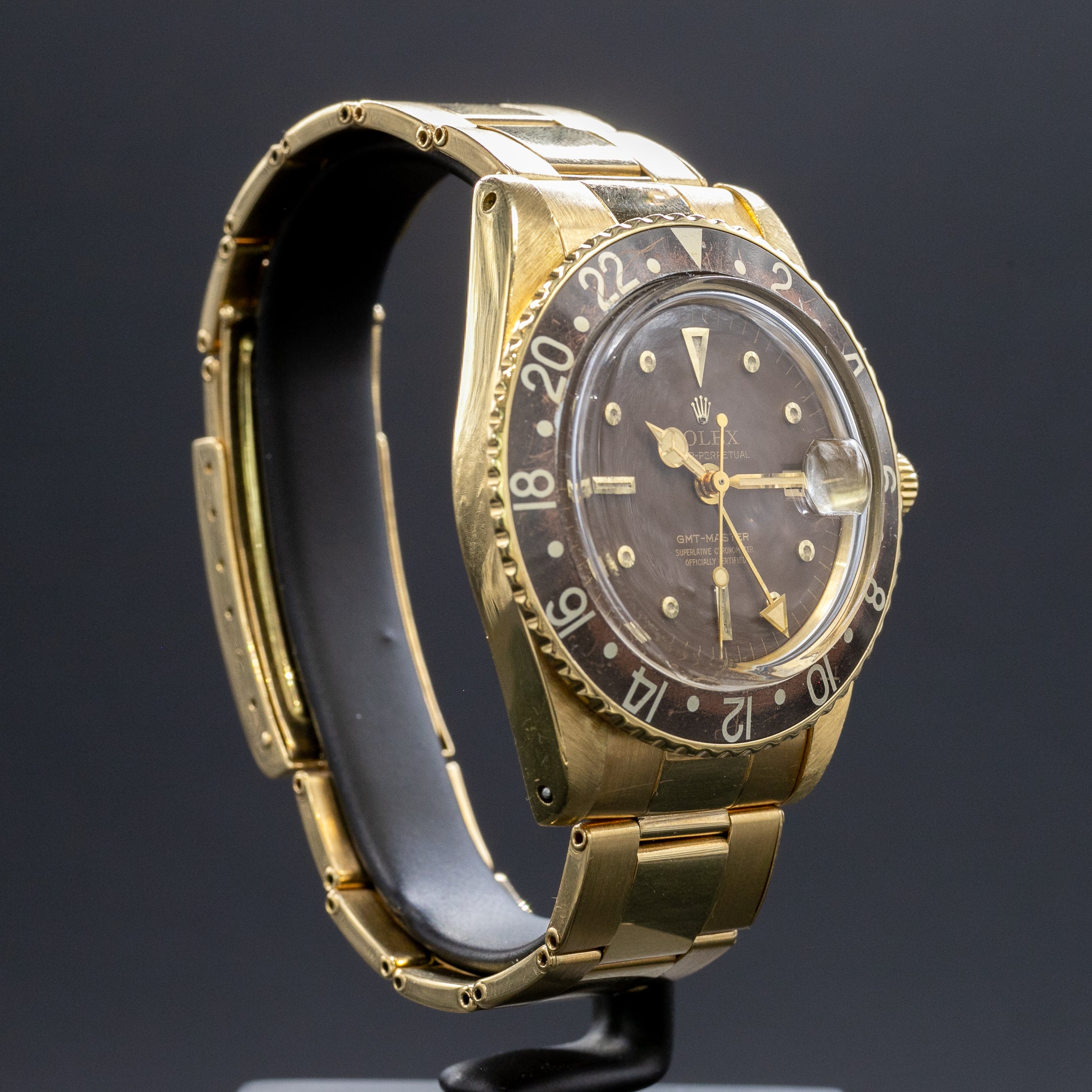 Rolex GMT-MASTER en Or Jaune réf.1675 "No Crown Guard" - L'Atelier du Temps