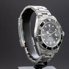 Rolex Submariner Date 16610 "Swiss Only" - L'Atelier du Temps