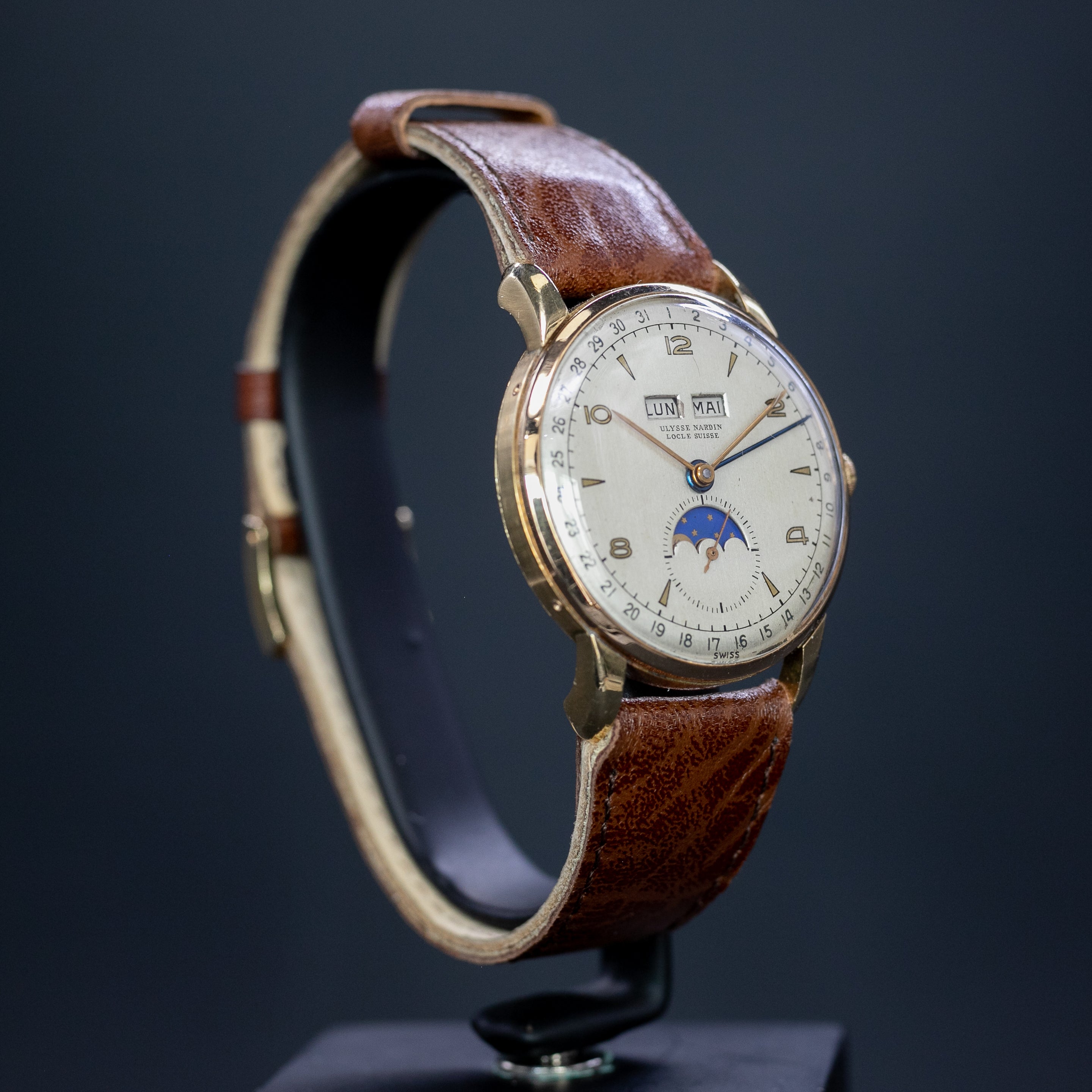 Ulysse Nardin Quantième Annuel Phase de Lune en Or Jaune - L'Atelier du Temps