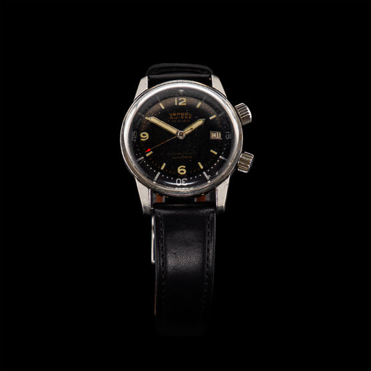 Montre Verbel Superwaterproof de 1959 vue de face, cadran noir patiné au tritium, deux couronnes d'origine, boîtier acier 36 mm