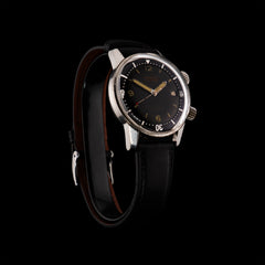 Montre Verbel Superwaterproof vintage avec cadran noir brossé, aiguilles luminescentes et lunette interne