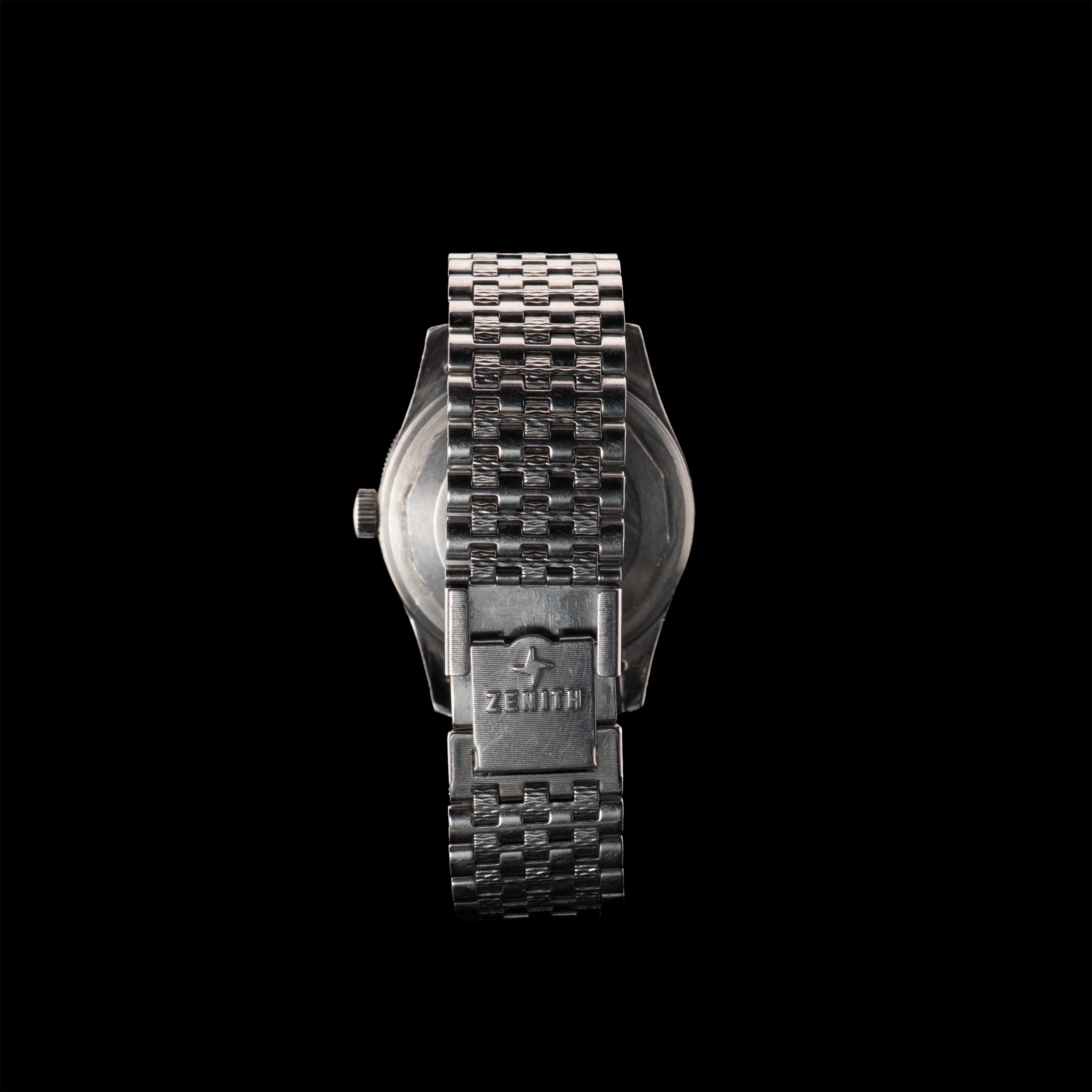 Zenith S.58 vue arrière centrée, bracelet maille NSA d’époque et boucle signée
