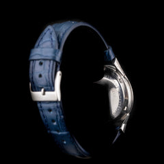 Omega Constellation Rusty 1968 boîtier acier poli et bracelet cuir bleu vu de dos