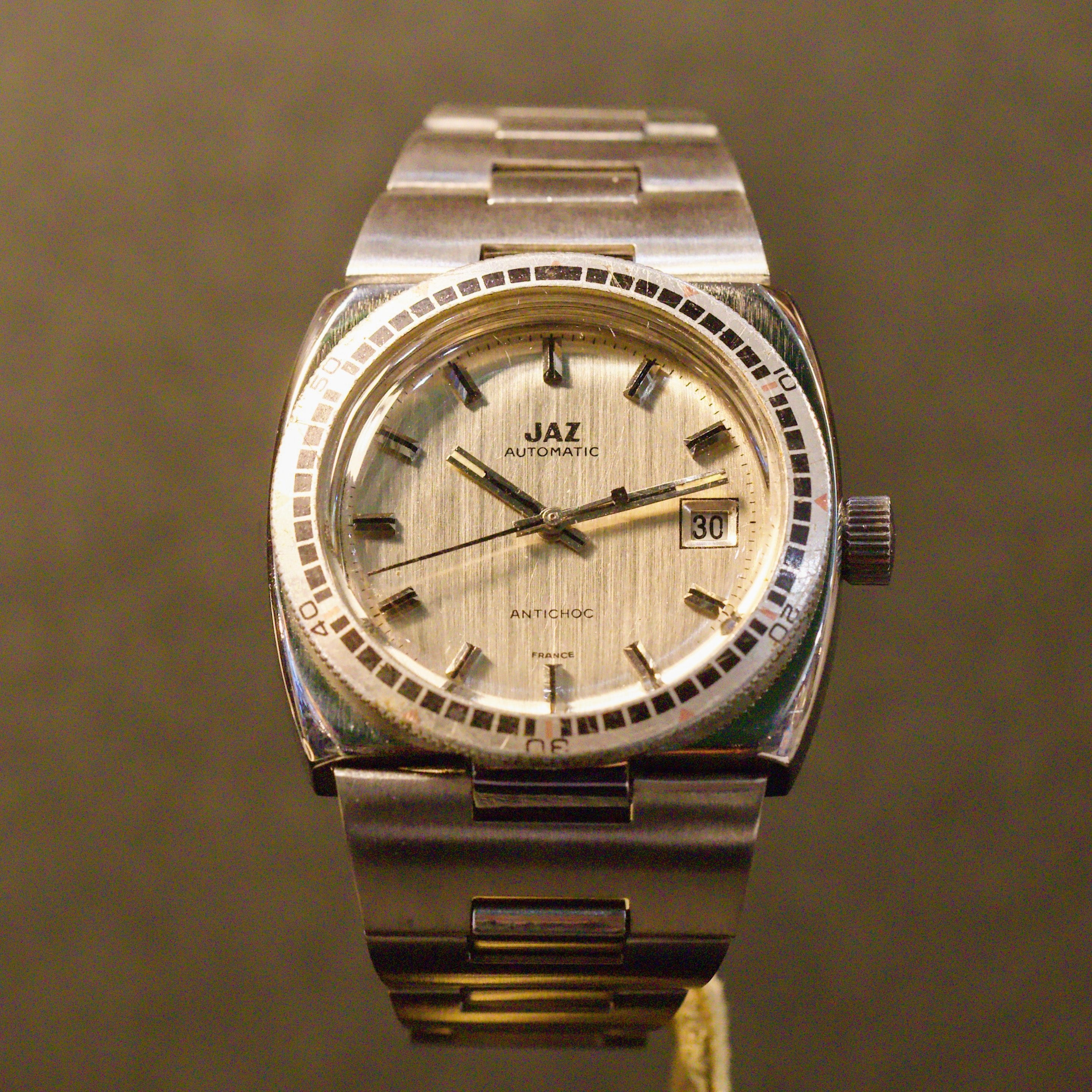 Les Montres JAZ : l'heure made in France depuis 1919 Les Montres JAZ : l'heure made in France depuis 1919