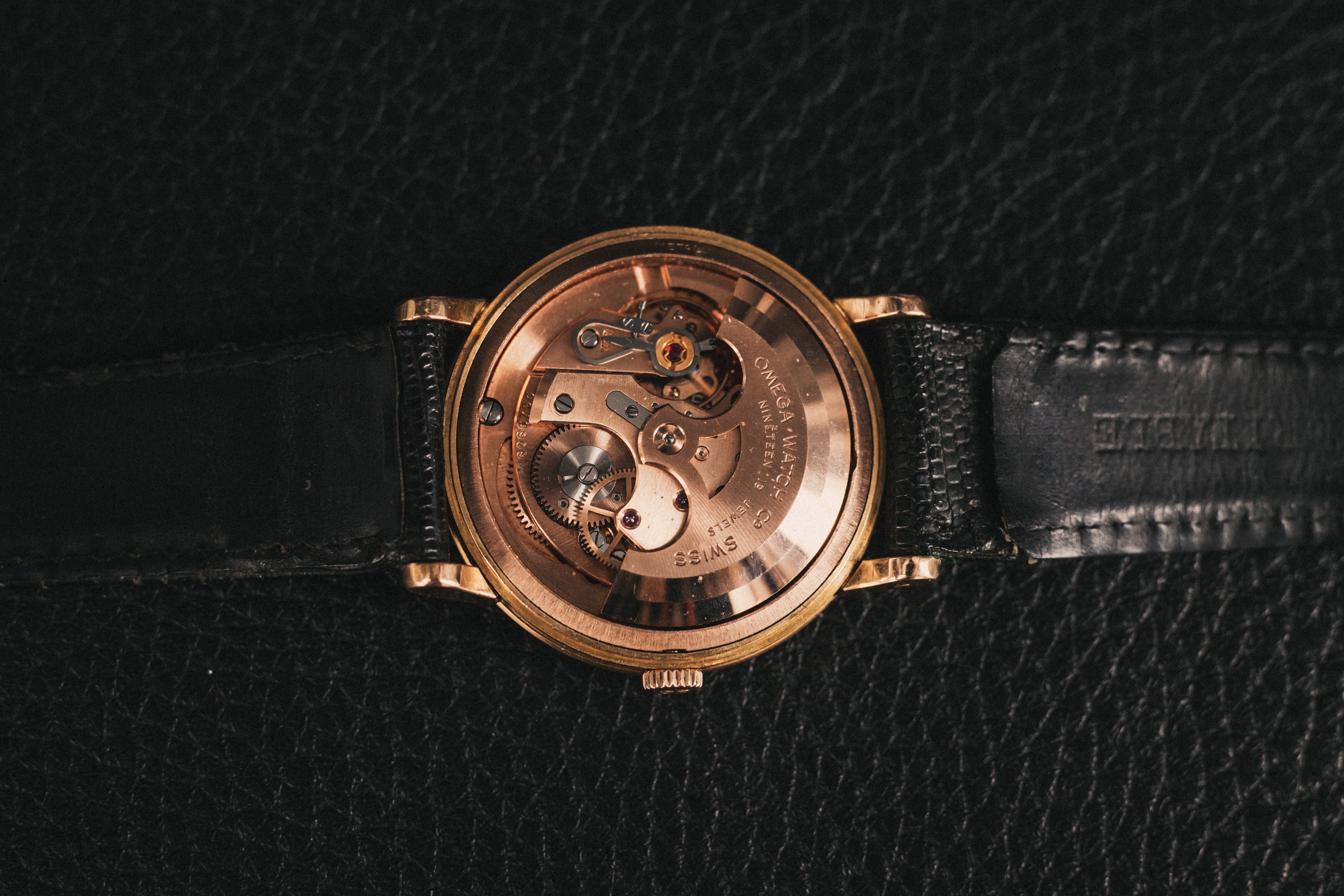 Omega Petite seconde & Index Onyx - L'Atelier du Temps