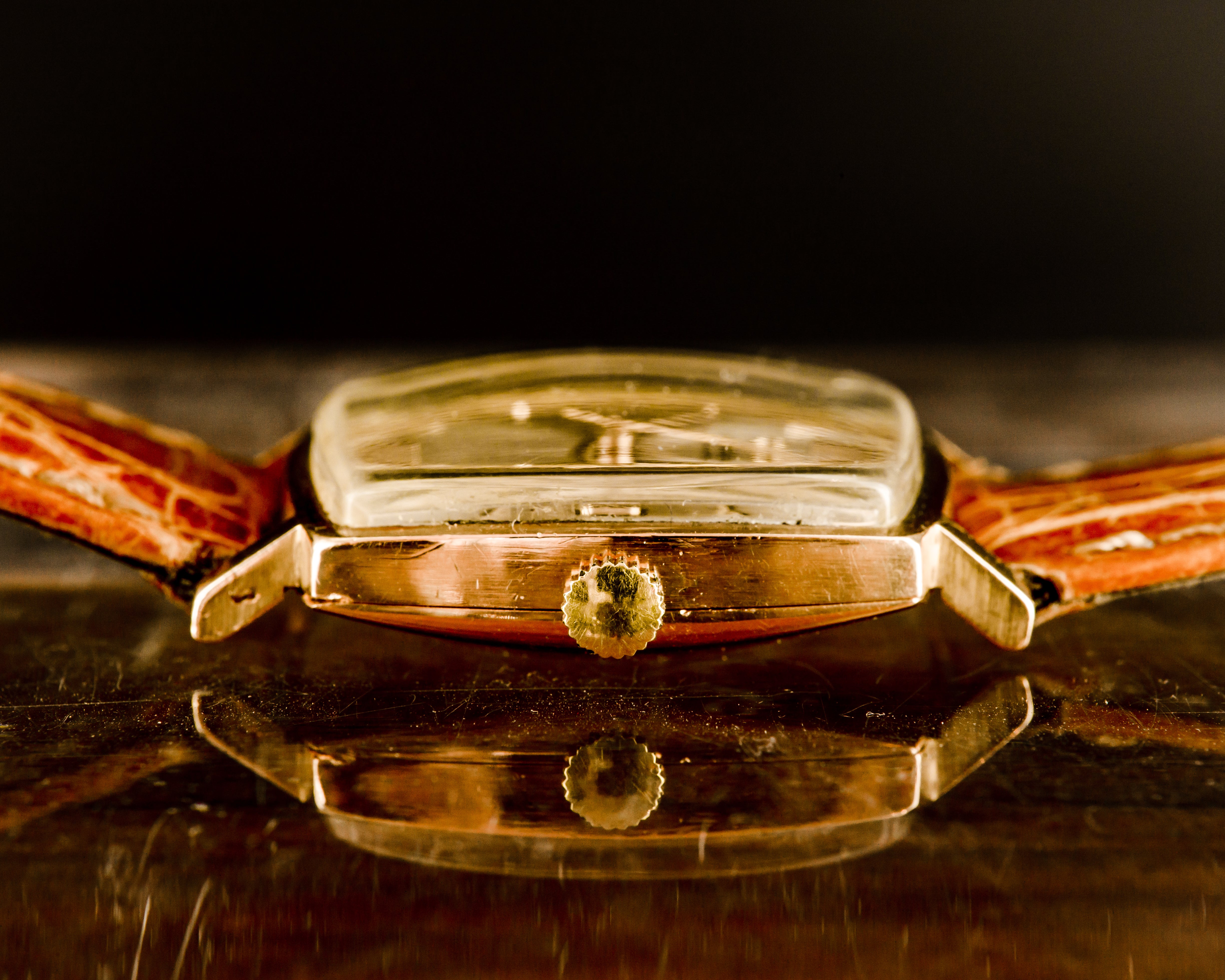 Omega TV screen Automatique boitier Or - L'Atelier du Temps