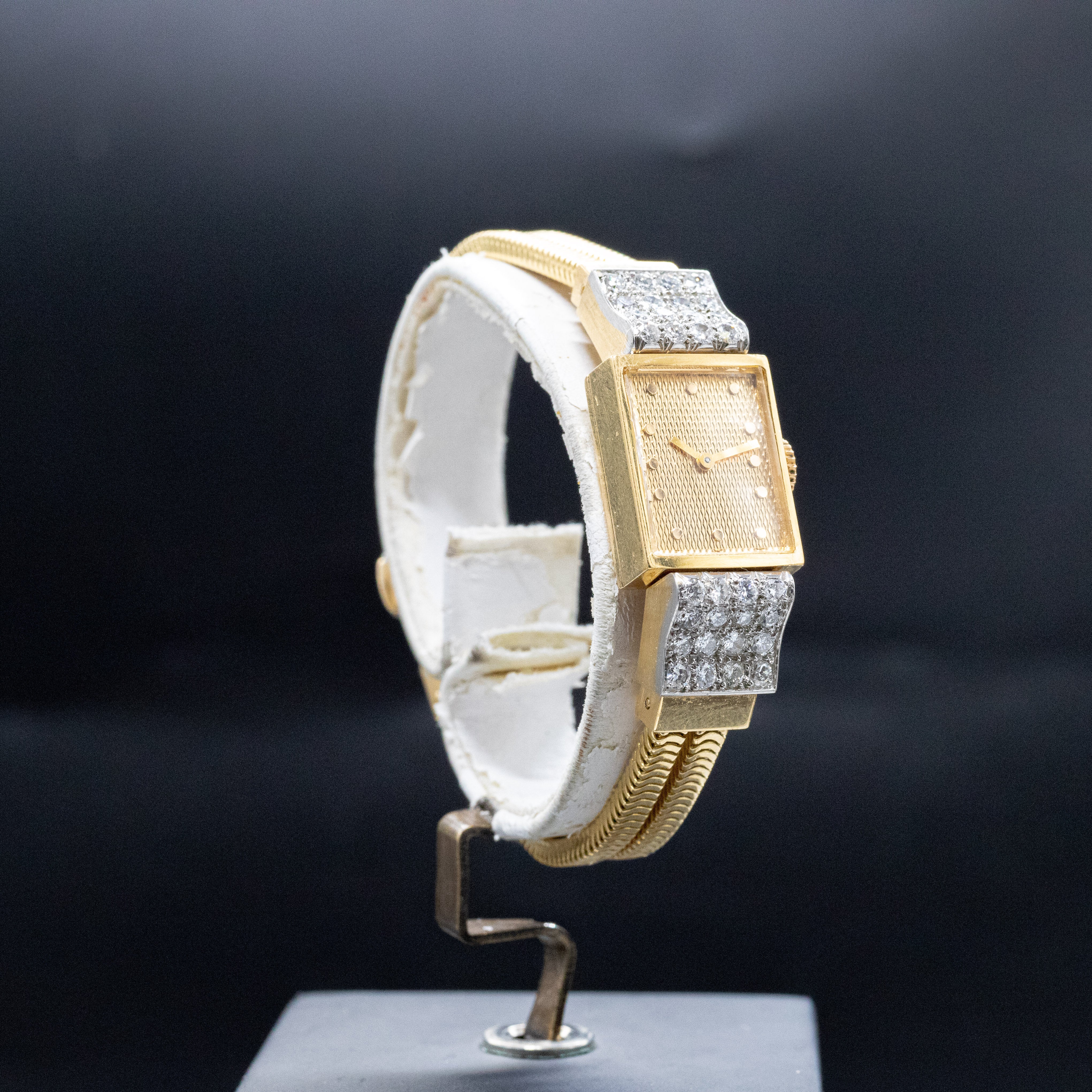 Boucheron Paris Oméga Femme Modèle Unique - L'Atelier du Temps