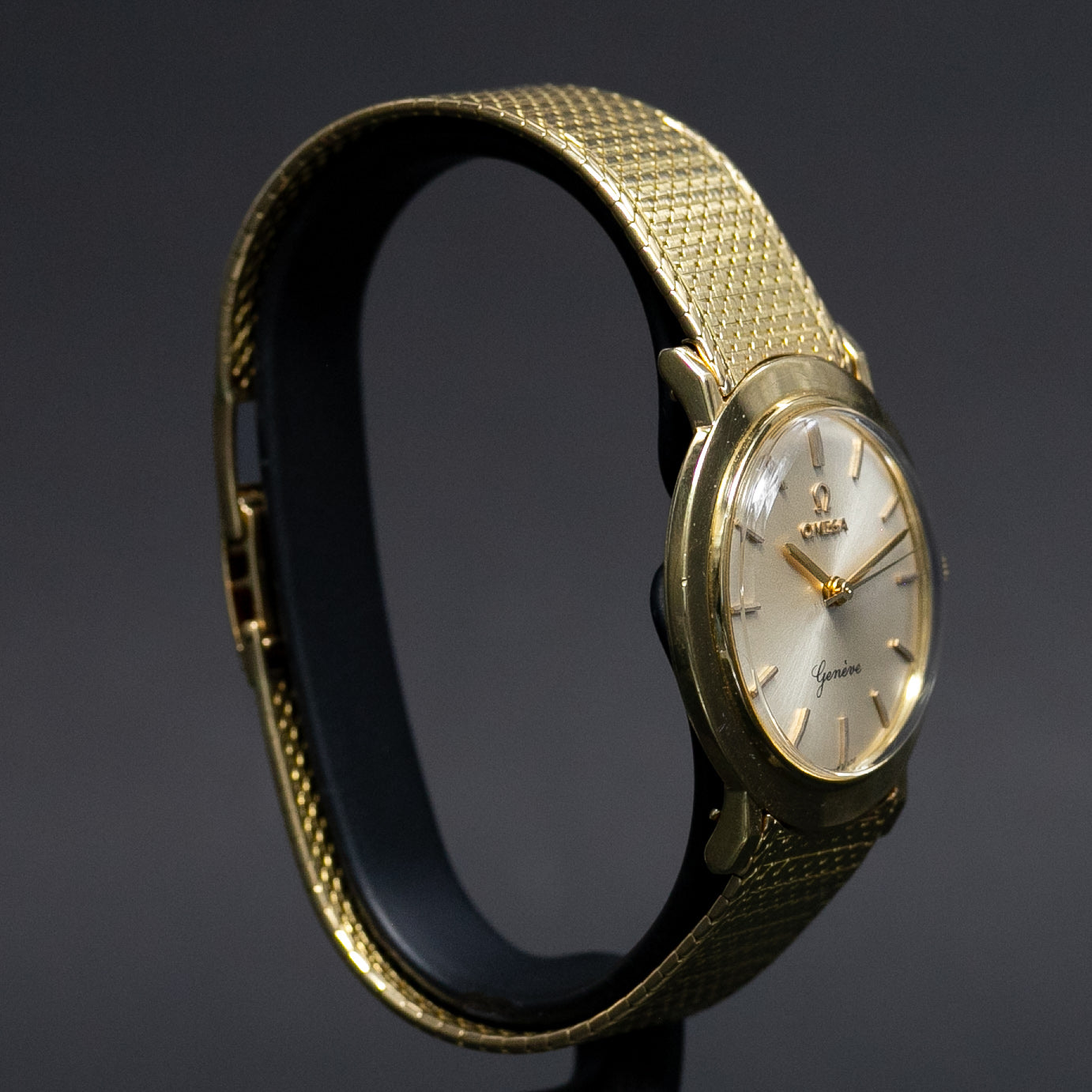 Oméga Genève Soucoupe bracelet en or 15752 SC - L'Atelier du Temps