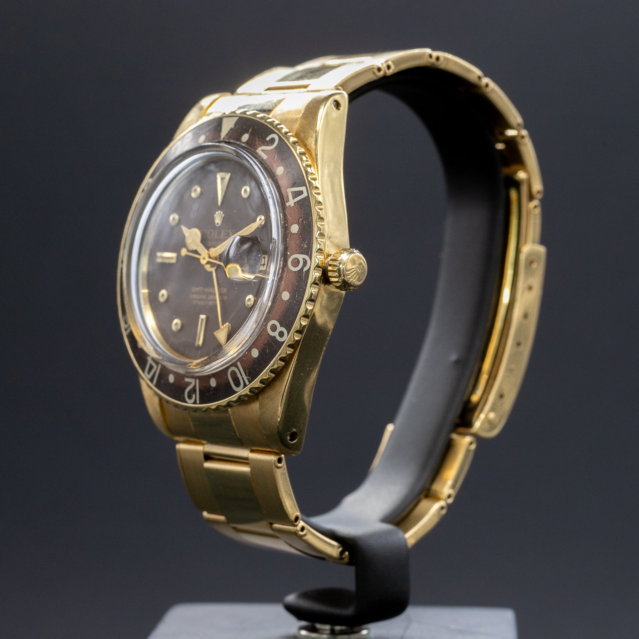 Rolex GMT-MASTER en Or Jaune réf.1675  "No Crown Guard" - L'Atelier du Temps