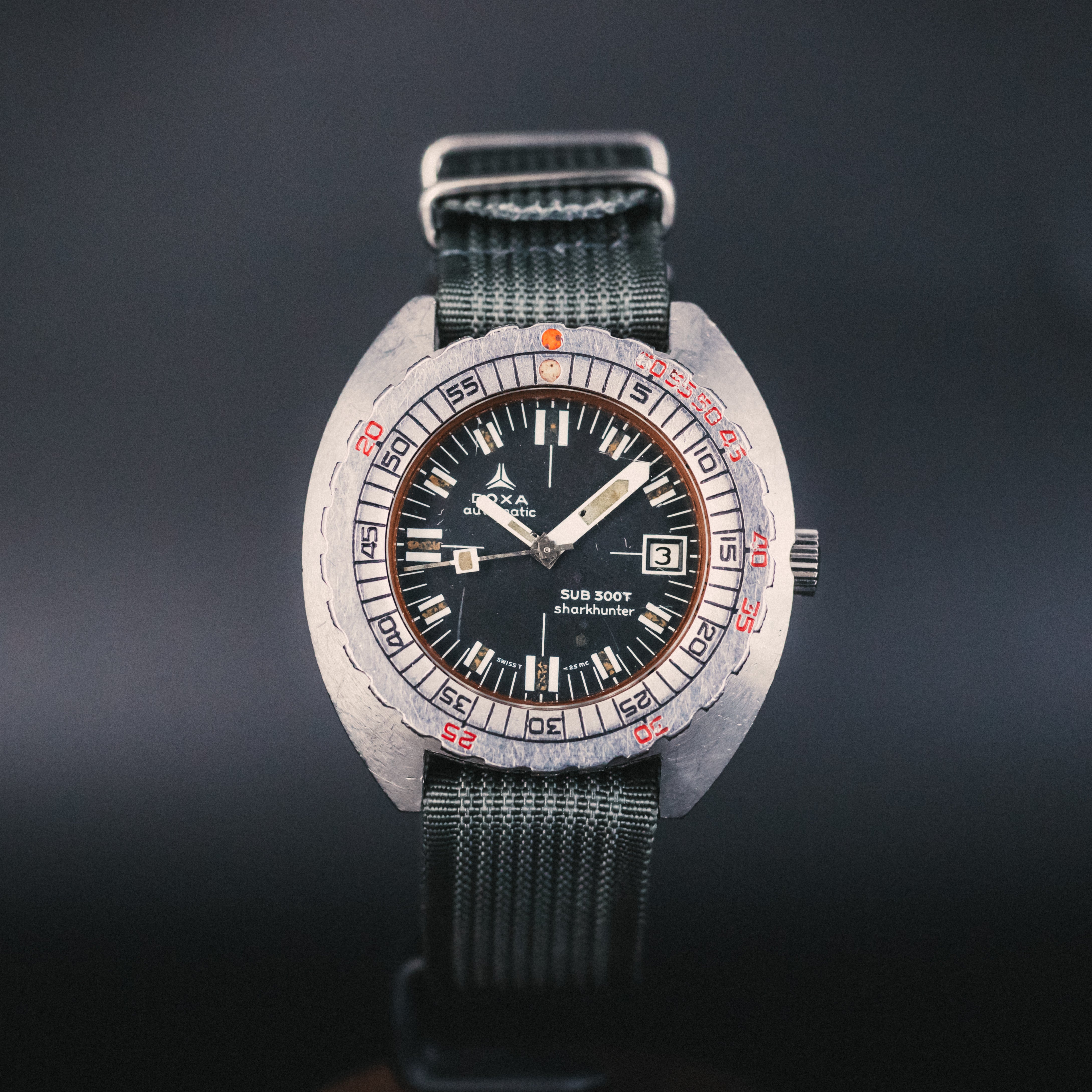 Doxa Sharkhunter Sub 300T - L'Atelier du Temps